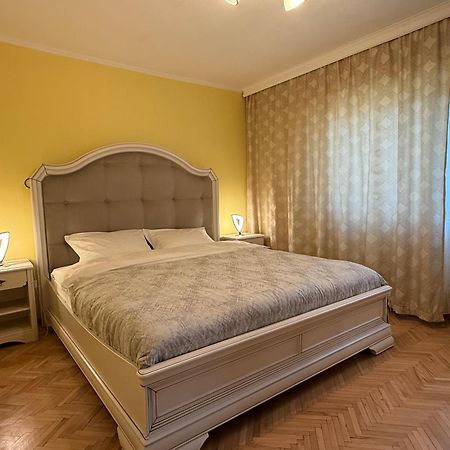 Apartment Palace Of Parliament Bucarest Extérieur photo